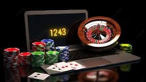 Tampilan antarmuka game sportsbook dan slot online di perangkat mobile dengan latar hijau hutan
